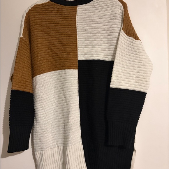 Colorblock Crew Neck Sweater - Picture 3 of 3